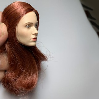 Mô hình ngôi sao nữ tóc đỏ