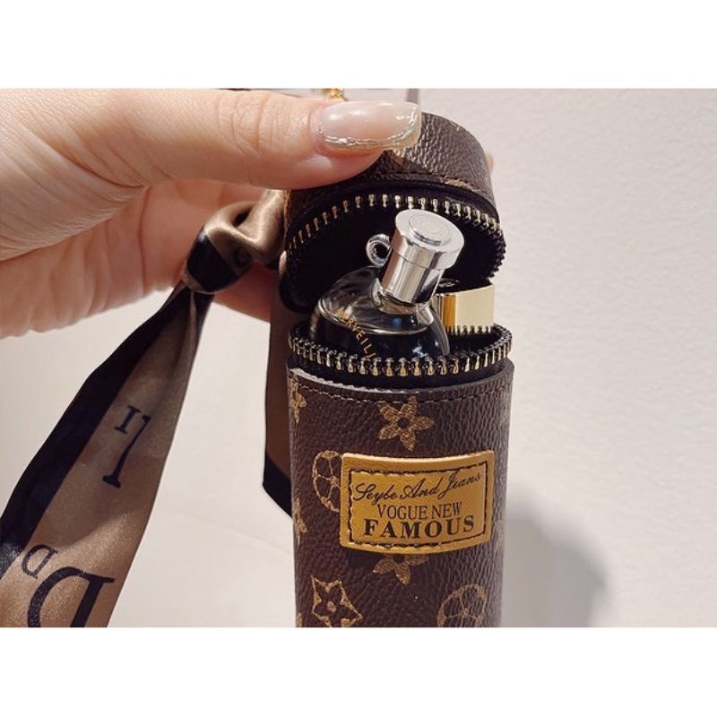 Móc chìa khoá dạng ống hoạ tiết L.V sành điệu tặng kèm khăn buộc