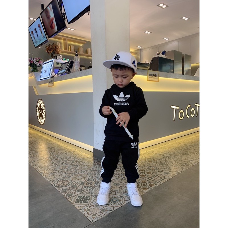 Set bộ adidas cho bé yêu kèm mũ