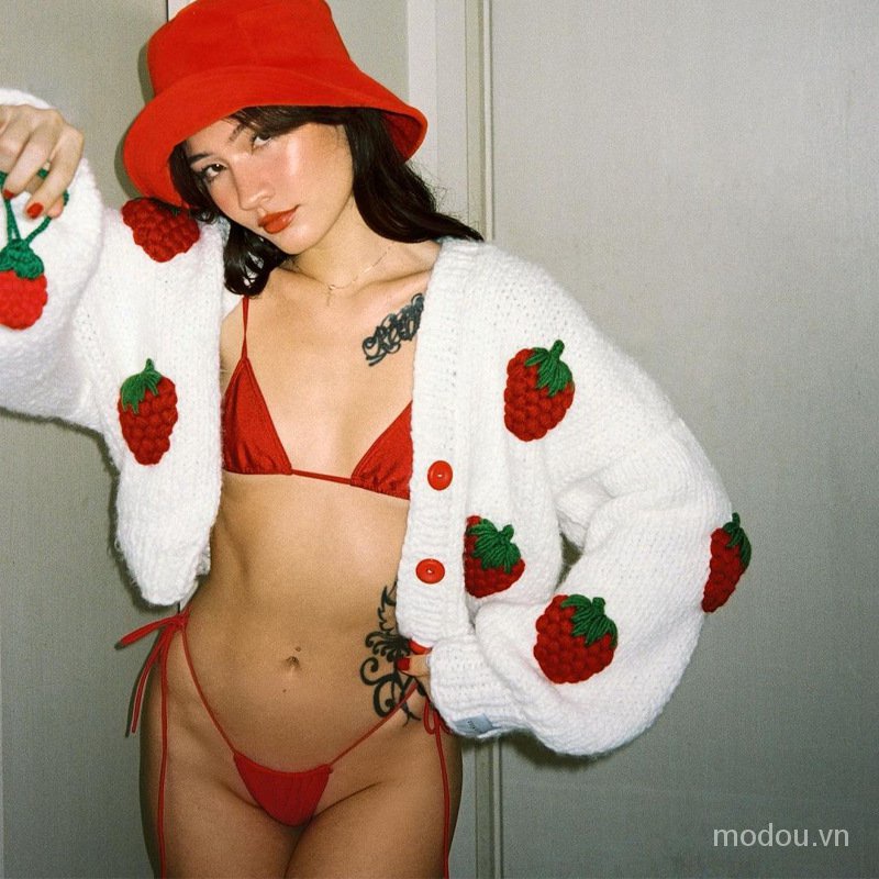 Áo khoác len tay dài phối nút họa tiết dâu tây thời trang cho nữ