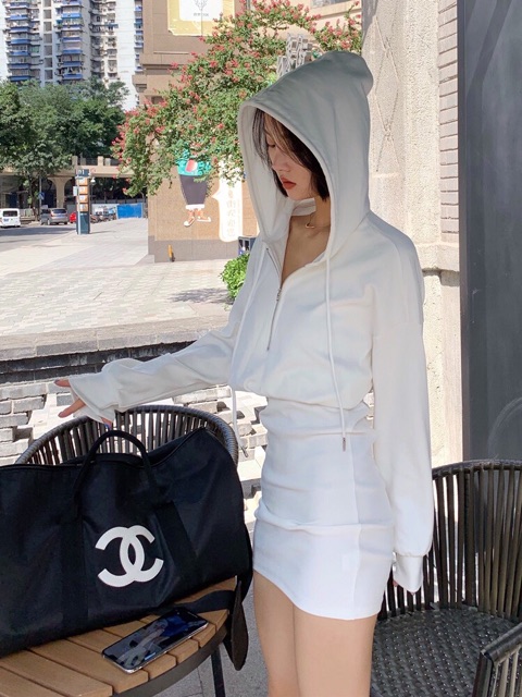 Váy liền áo có mũ