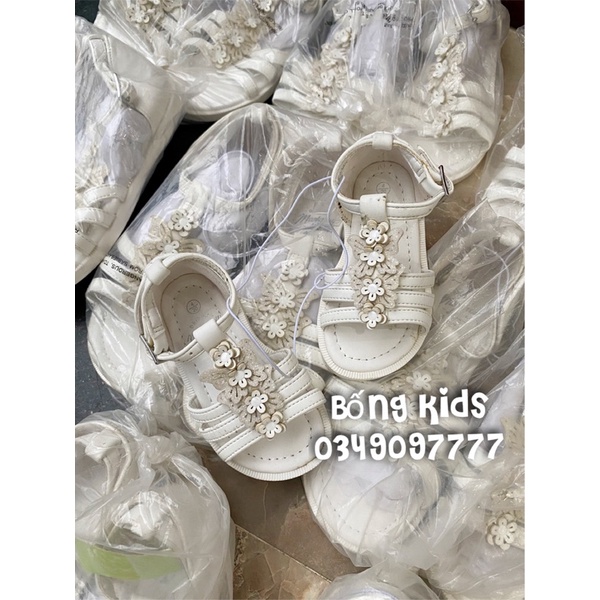 Sandal Bé Gái Hoa Nhũ Trắng Mantaray