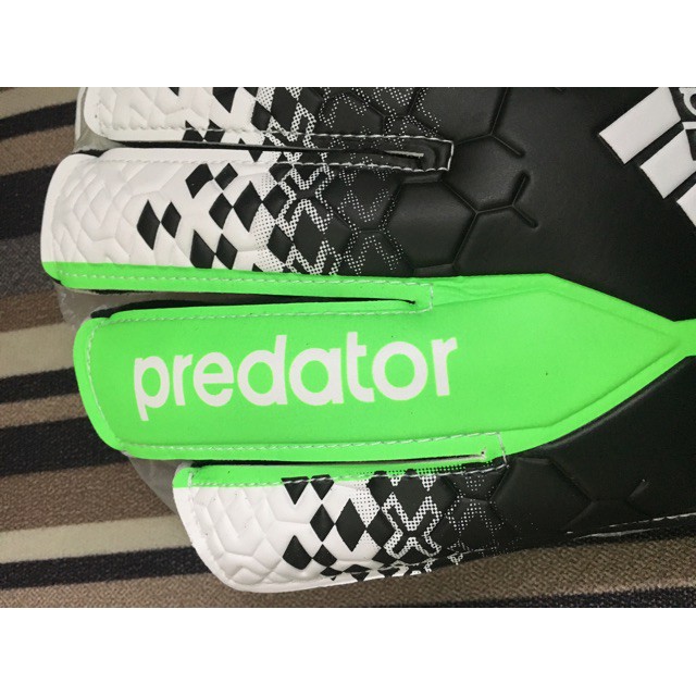 Găng tay thủ môn predator màu trắng pha xanh đen NoBrand