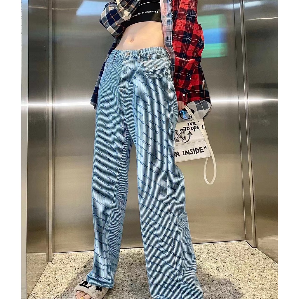 Quần jeans nữ ống rộng cạp cao họa tiết kẻ sọc và chữ thương hiệu thời trang cao cấp Alexander Wang