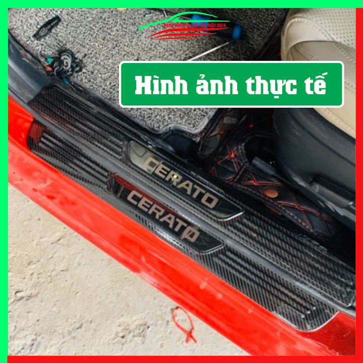 Ốp bậc cửa, nẹp bước chân Cerato 2019-2023 vân cacbon chống trầy bảo vệ trang trí xe
