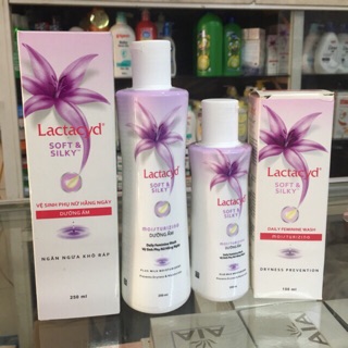 Dung Dịch Vệ Sinh Phụ Nữ Lactacyd Soft & Silky