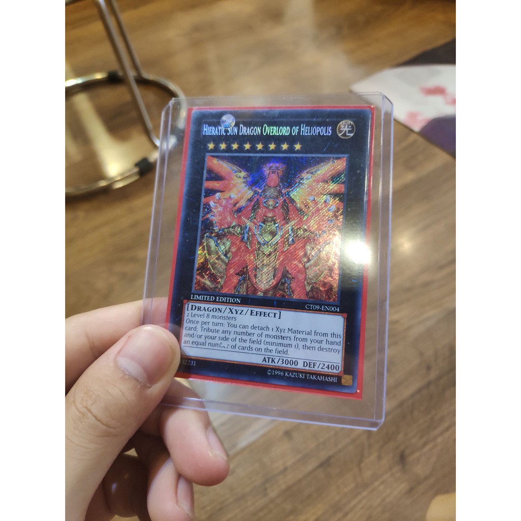 Lá bài thẻ bài Yugioh Hieratic Sun Dragon Overlord of Heliopolis - Secret Rare - Tặng bọc bài nhựa bảo quản