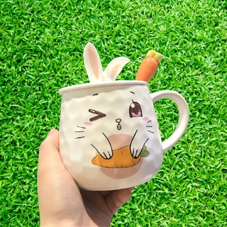 Ly sứ có nắp in hình cà rốt có quai cầm kèm muỗng