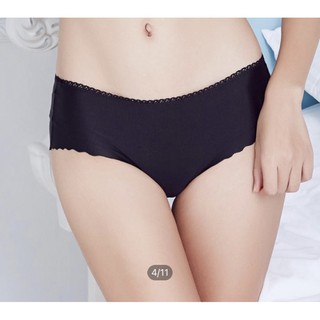 Quần lót đúc không viền co giãn.