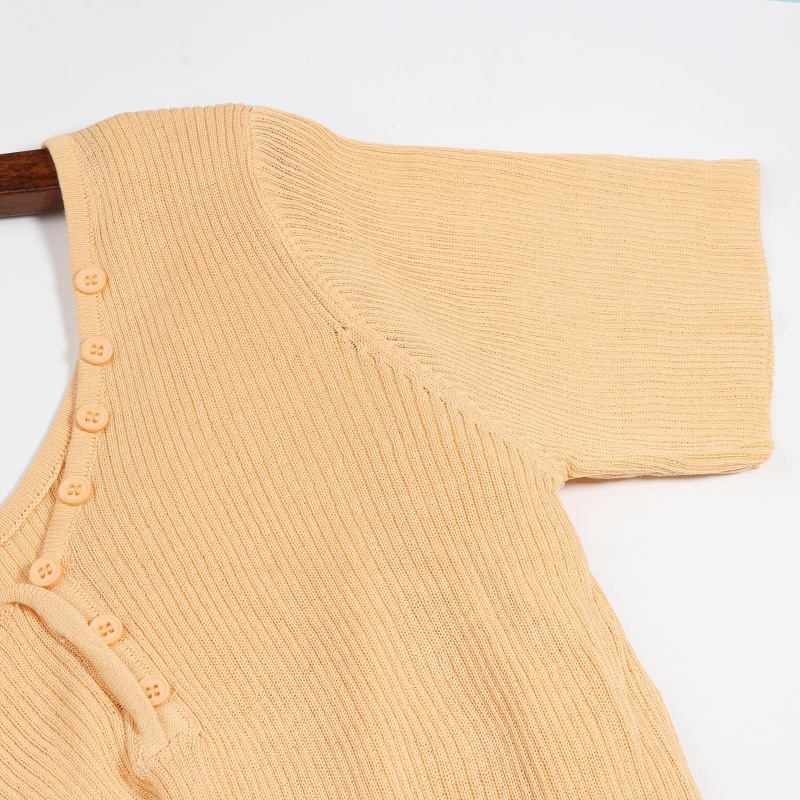 Áo Crop Top Dệt Kim Tay Ngắn Cổ Chữ V Phối Nút Đơn Giản