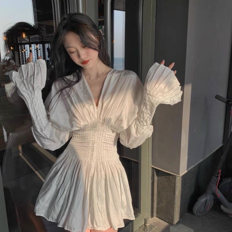 Đầm Trắng Cổ V Xếp Ly Eo Bo Tay