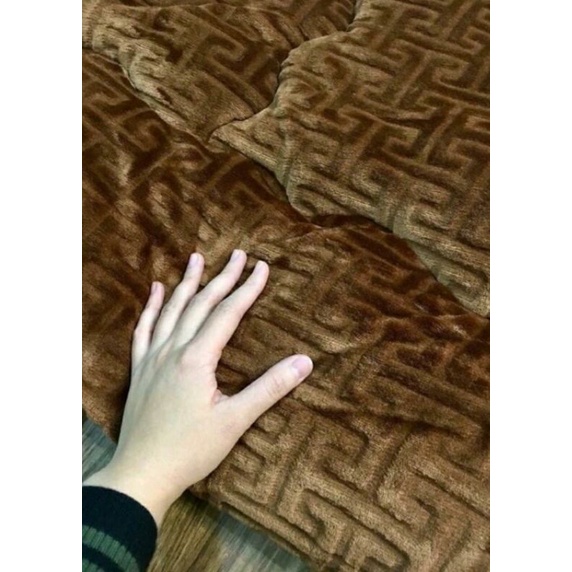 CHĂN LÔNG CỪU CHỮ VẠN CAO CẤP