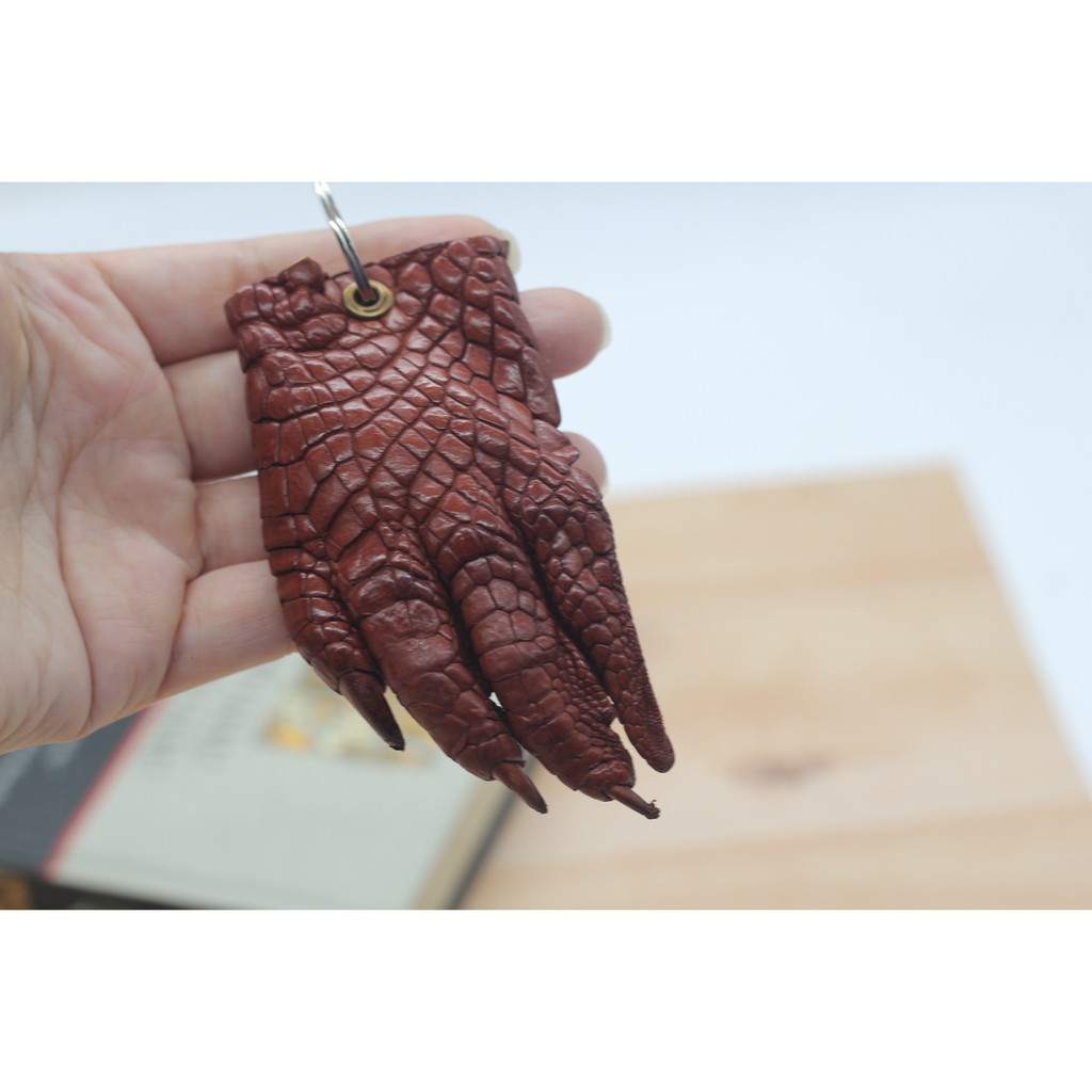 Móc Khóa Chân Cá Sấu Màu Nâu Đỏ