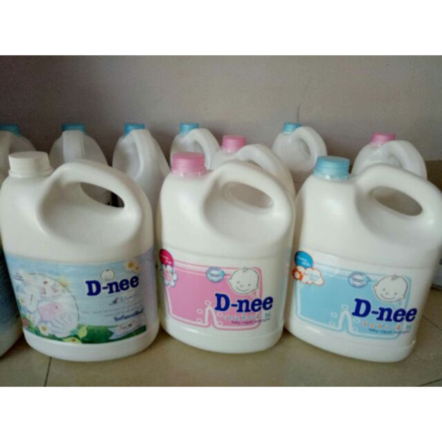 Nước giặt xả quần áo Dnee