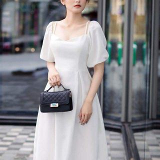 Đầm trắng tay phồng phối đan dây