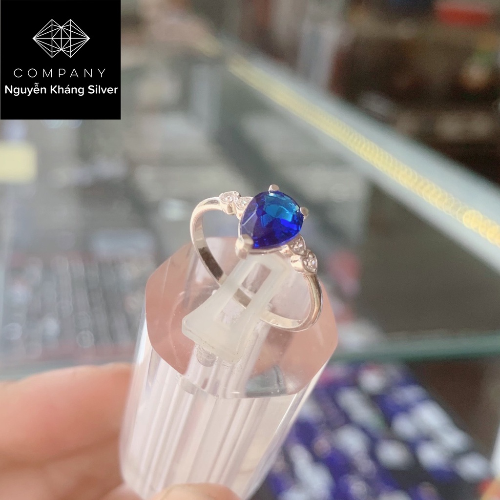 NHẪN NỮ BẠC TA ĐÁ TRỤ HÌNH GIỌT NƯỚC MÀU XANH NƯỚC BIỂN HỢP MỆNH THỦY, MỘC, KIM, BẠC NGUYỄN KHÁNG