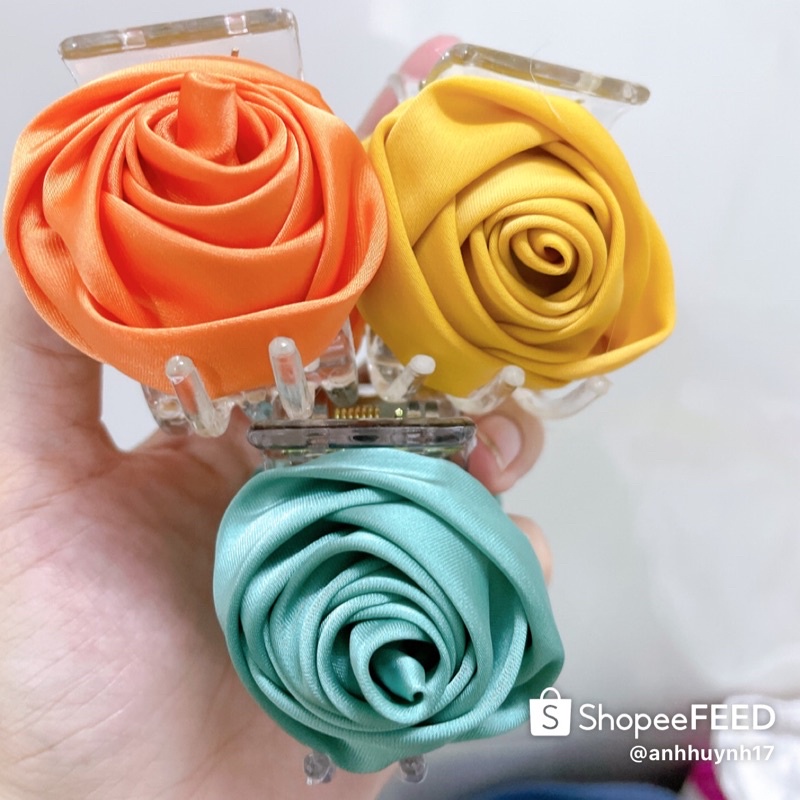 Kẹp càng cua đính hoa hồng -handmade by Nanomi