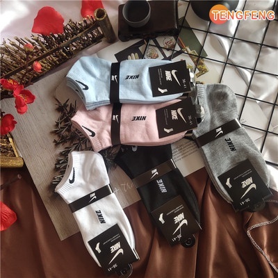 Đôi Vớ Thể Thao Thời Trang Cho Nam Nữ