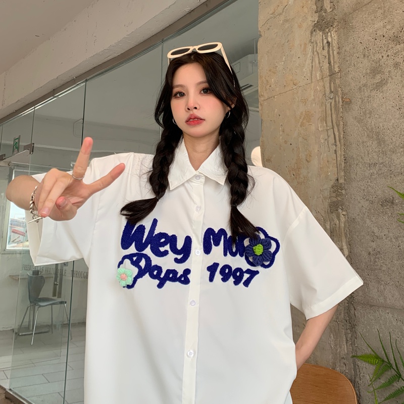 「 WELOVE1 」Áo sơ mi tay ngắn thêu họa tiết hoa phong cách Hàn Quốc cho nam và nữ