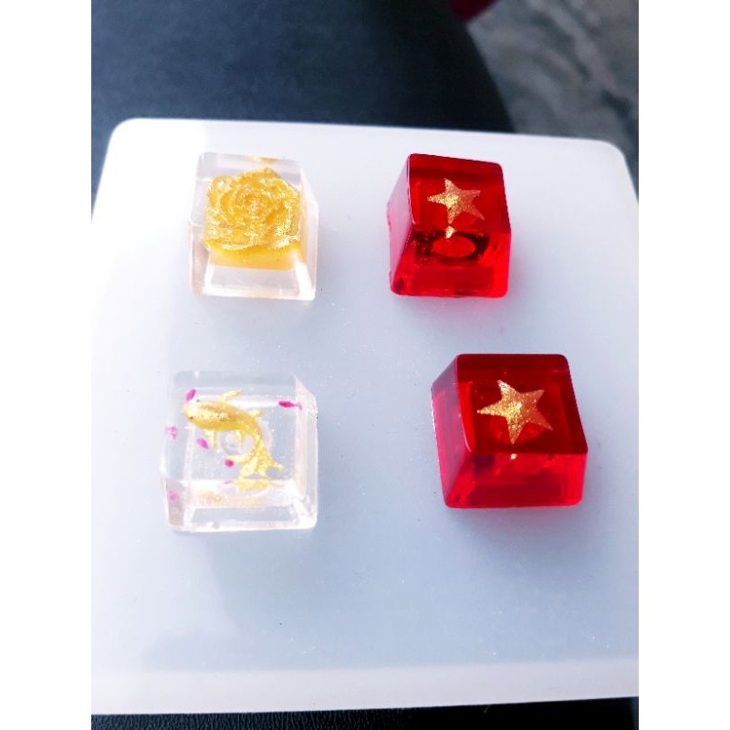 Keycap resin nền đỏ sao vàng trang trí bàn phím cơ gaming