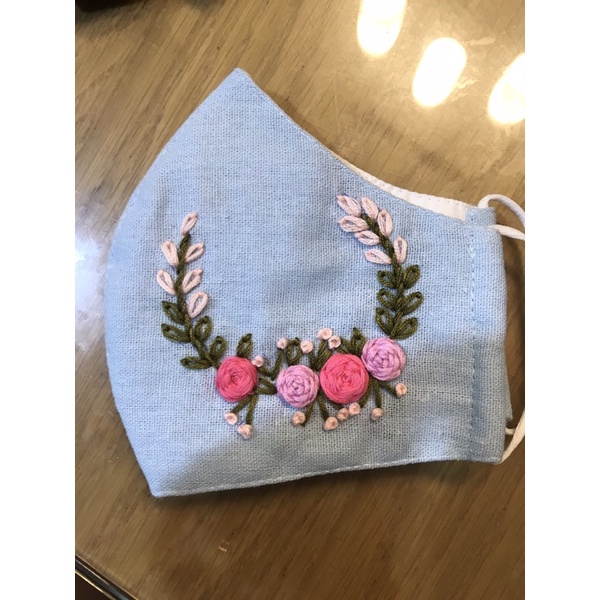 Khẩu trang thêu handmade