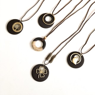 Vòng cổ vintage mặt gỗ nhiều hình, phối váy cực chất phong cách riêng