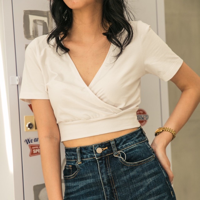 Áo crop chéo thân