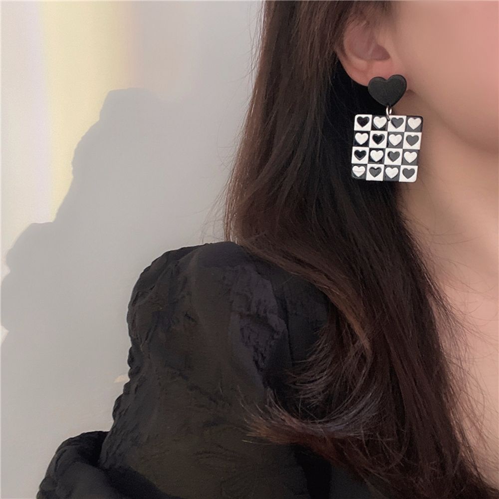 Bông Tai Acrylic Hình Mặt Cười Họa Tiết Sọc Caro Trắng Đen Phong Cách Hàn Quốc Cổ Điển Cho Nữ