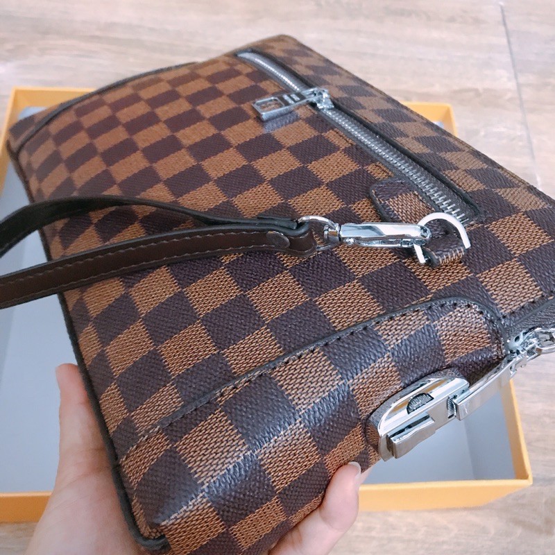 Cluth, tab, ví cầm tay đế rộng khoá số khách đặt full box có móc quai cầm tay Rosabell