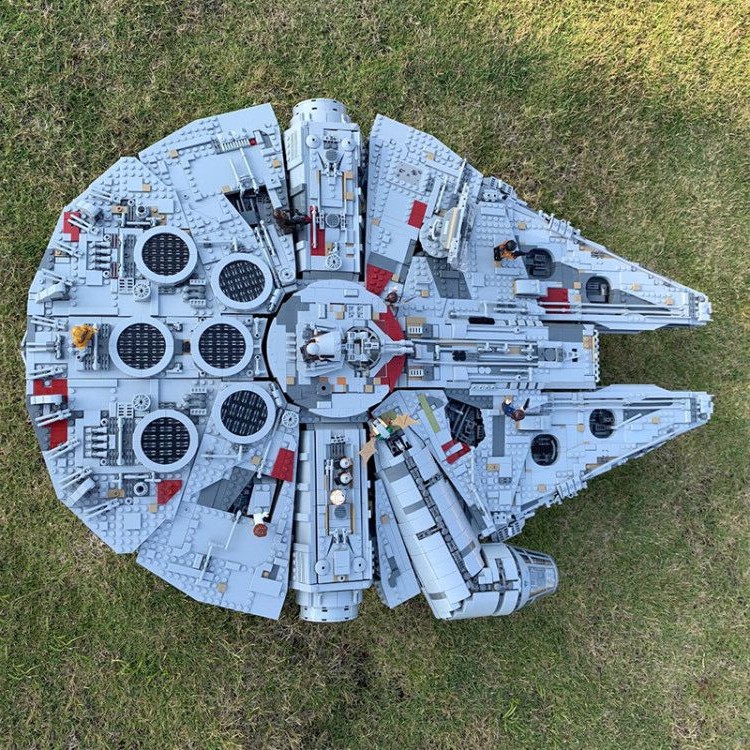 Lắp ráp Mô hình Millennium Falcon Phi Thuyền Chim Ưng 8445pcs