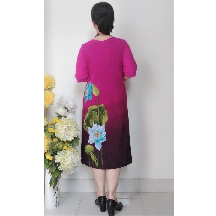 Váy Đầm Trung Niên Form Suông A Che Bụng - Vải Lụa Nhật Hoa Sen Hồng - Size 45-90Kg