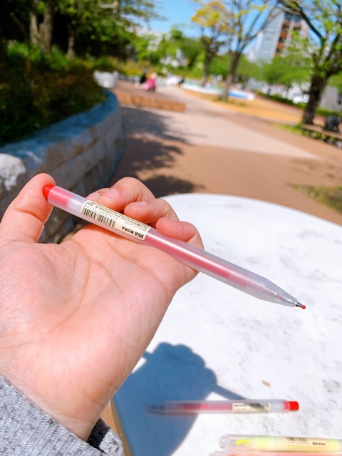 Bút đánh dấu highlight MUJI 2 đầu