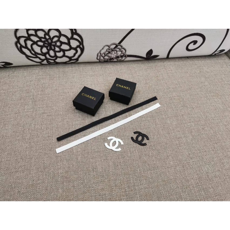 charm Chanel Vip Gift treo túi/ làm mặt dây chuyền