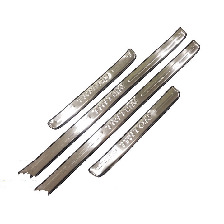 Ốp Bậc Cửa Xe Mitsu Triton 2016 đến 2021 mẫu INOX cao cấp