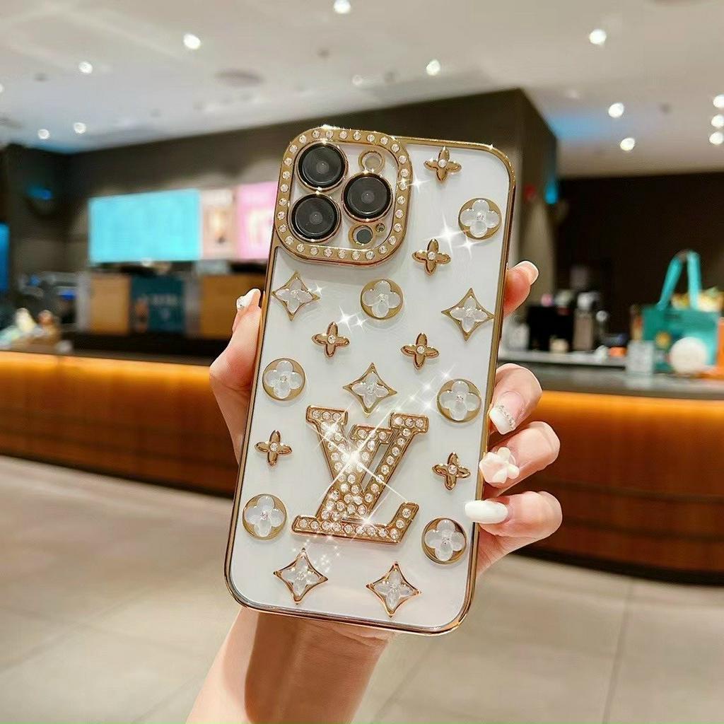 Ốp  LV đính đá logo  full mã 7,8/ 7P,8P, 11,12,13 ip ip14/ ip14pro/ ip14pro max.đủ mã và màu ốp chuẩn sịn.