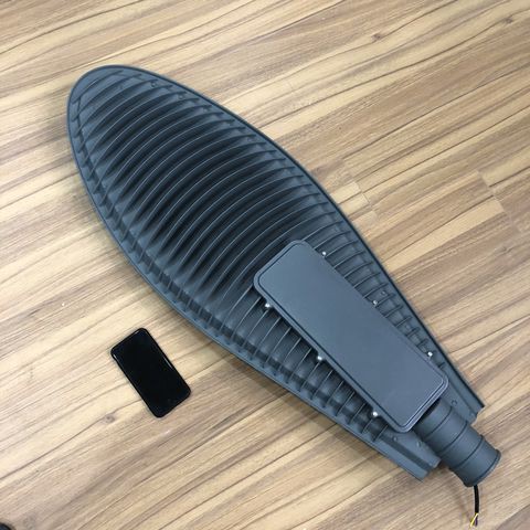 ĐÈN ĐƯỜNG HÌNH CHIẾC LÁ CÔNG SUẤT 150W