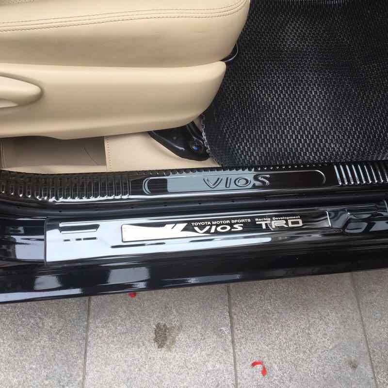 Bộ 8 ốp bậc trong ngoài VIOS 2014 2015 2016 2017 2018 2019 2020 - Mẫu titan