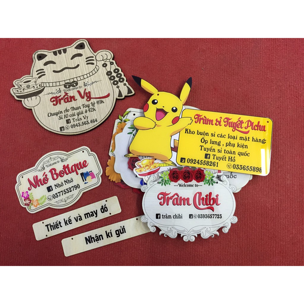 Bảng mica hình Pikachu dễ thương - Biển hiệu treo shop - Free thiết kế - Dụng cụ chụp ảnh hàng hóa