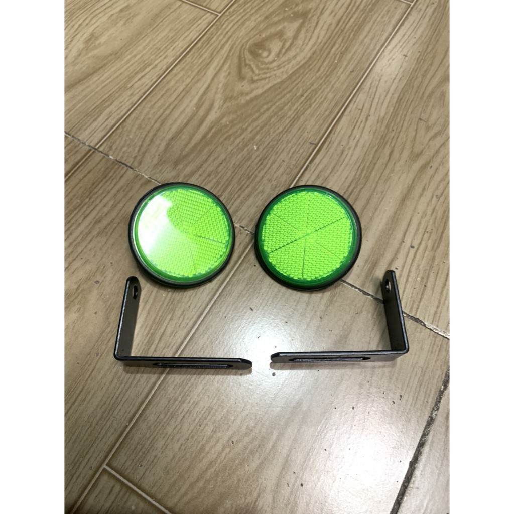 Mắt mèo gắn dè bảng số bas sắt màu xanh lá