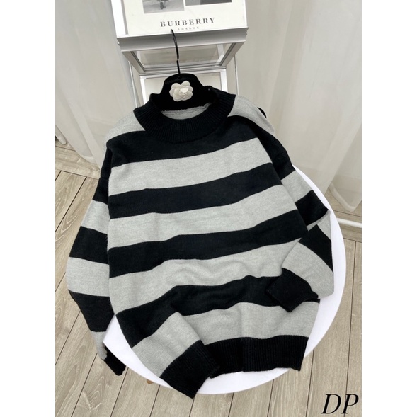 Áo len kẻ khoét một bên vai