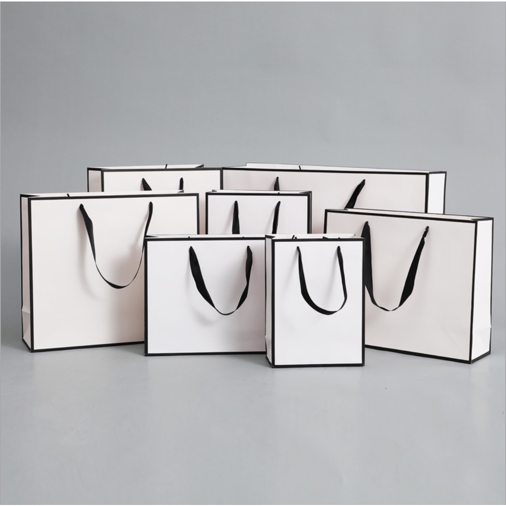 Túi giấy bìa cứng trắng viền đen, quai xách vải đen