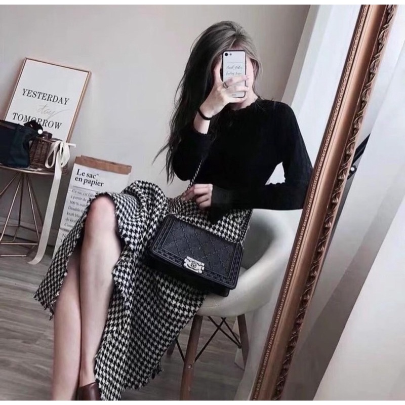 Set áo len tăm đen mix chân váy dạ tua rua | BigBuy360 - bigbuy360.vn