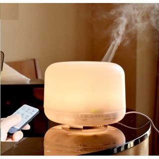Máy xông tinh dầu lan tỏa hương thơm và tạo độ ẩm giúp bảo vệ sức khỏe, xua đuổi côn trùng