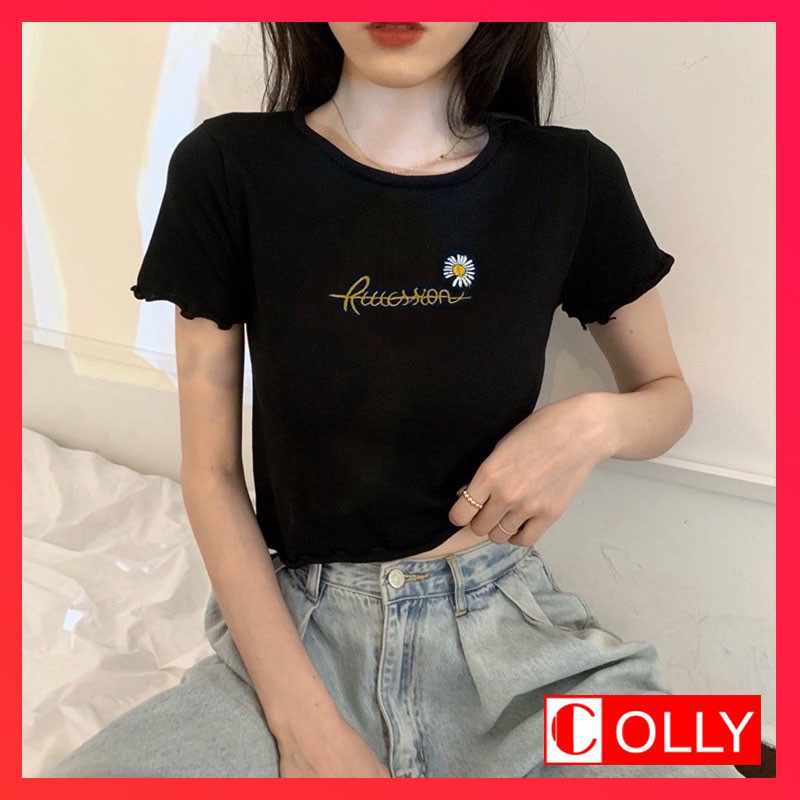 Áo croptop bo cổ thêu hoa cúc dáng body dưới 55kg