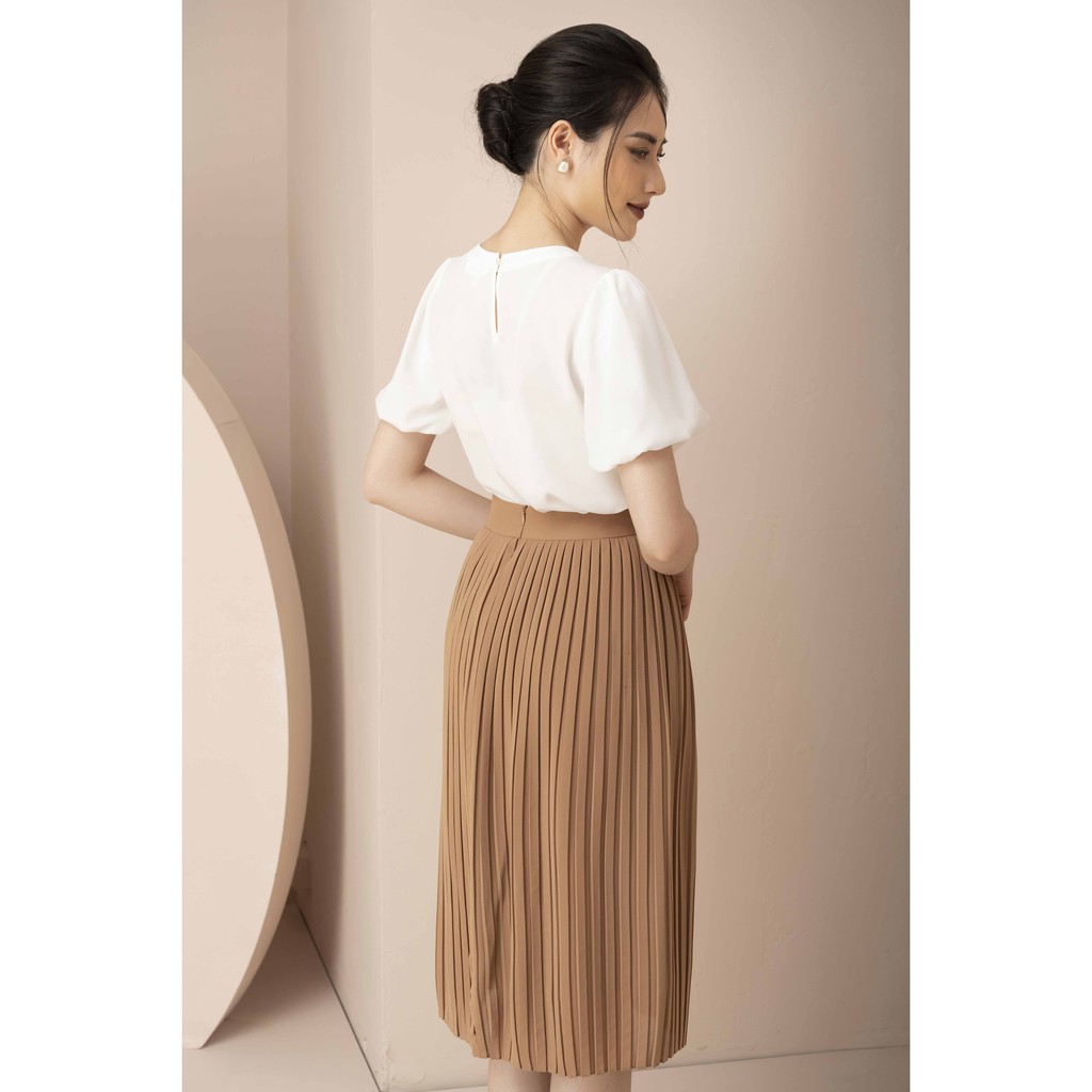 Áo sơ mi chiffon trắng, cổ tròn, xếp bèo, đính trang trí TOSON -11032W51
