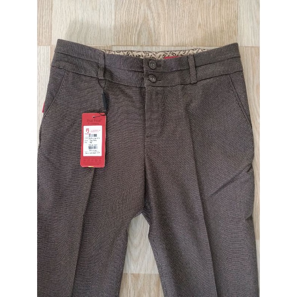 Quần tây Thái Hòa sọc caro fom ống đứng.