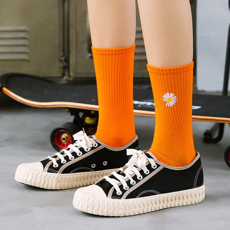 Tất thêu hoa cúc cao cổ