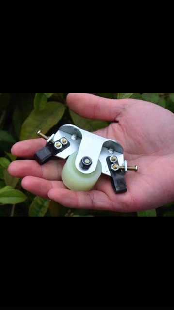 Dụng cụ khoanh vỏ cây xoay bánh xe