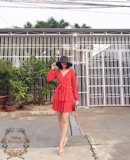Váy chấm bi tầng xòe