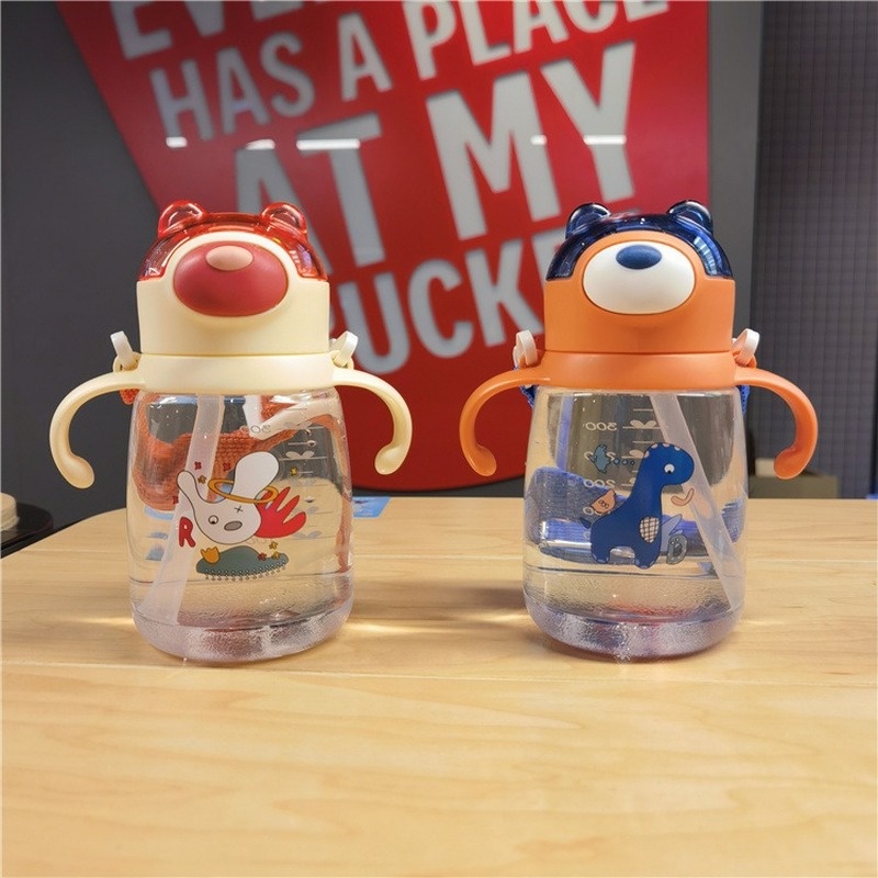 Bình Nước MY0184 Có Tay Cầm Và Ống Hút Họa Tiết Gấu Hoạt Hình Dễ Thương Cho Bé Mẫu Giáo